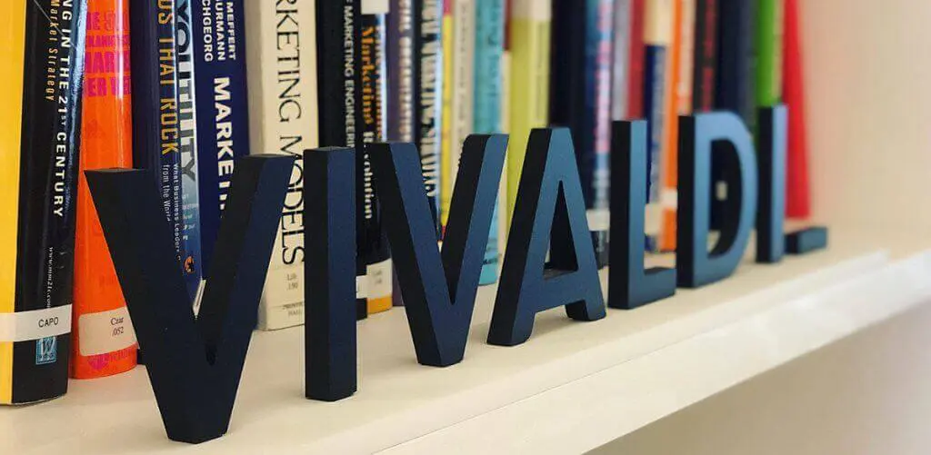 vivaldi bookshelf with letters