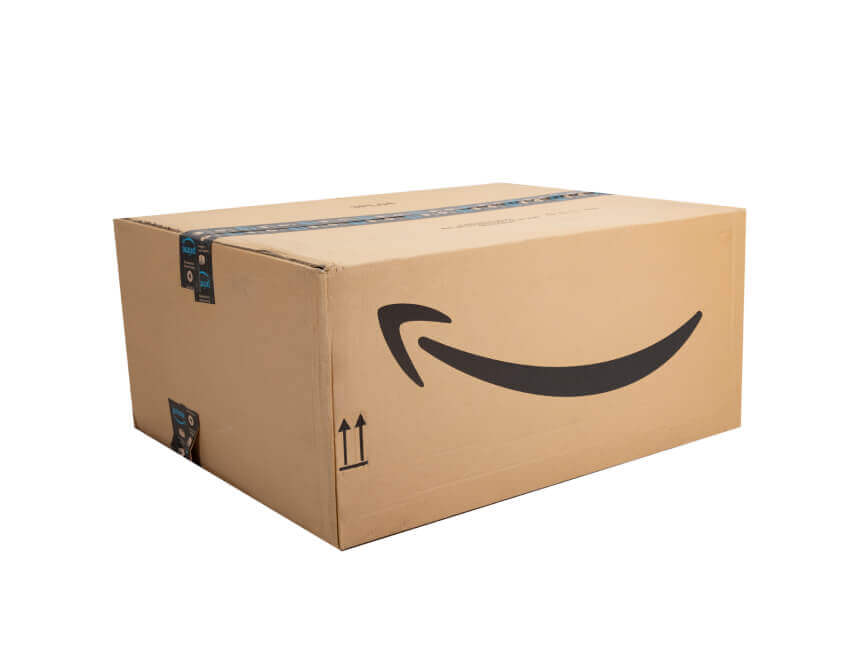 una caja de cartón con una sonrisa de amazon
