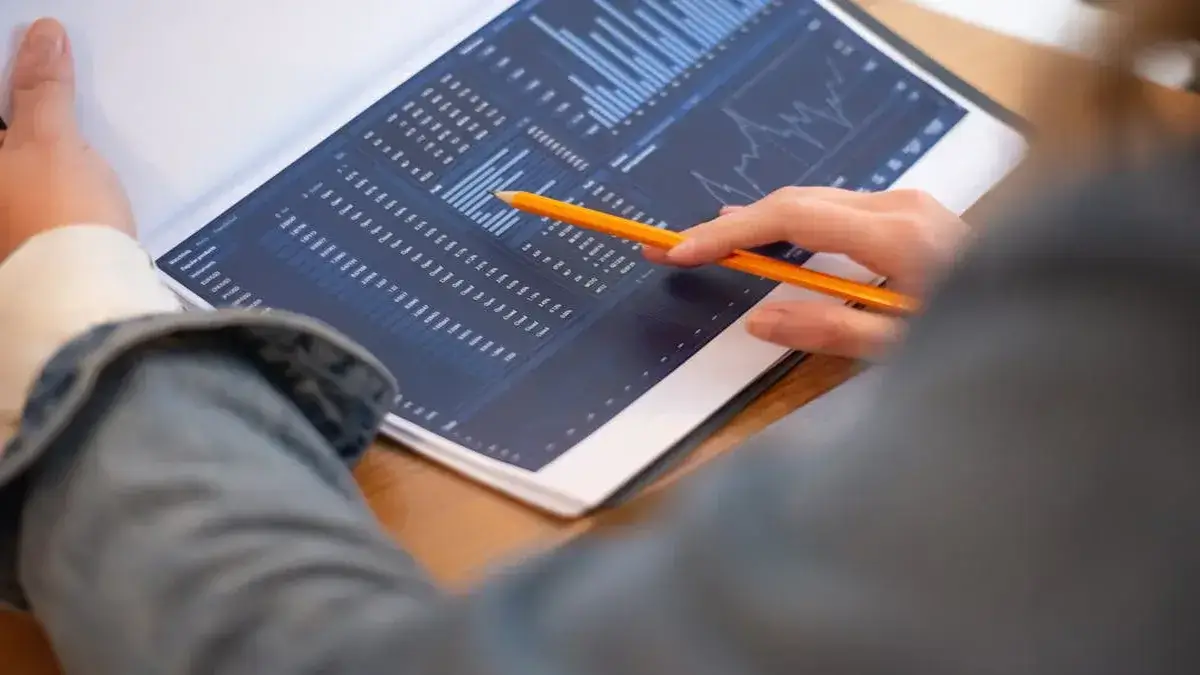 Interaction Field Markenwertmodell, das die ökosystembasierte Markenbewertung anhand von Netzwerkeffekten und Datenintelligenz veranschaulicht