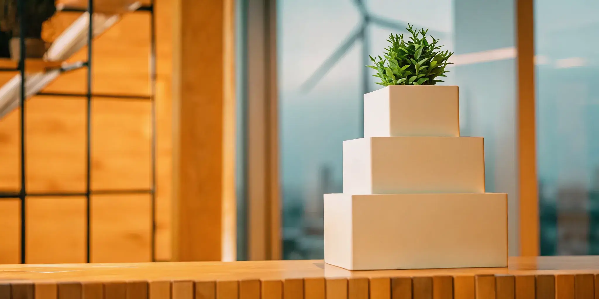 Los bloques apilados y una planta que sientan unas bases sólidas para una estrategia de ventaja competitiva sostenible.